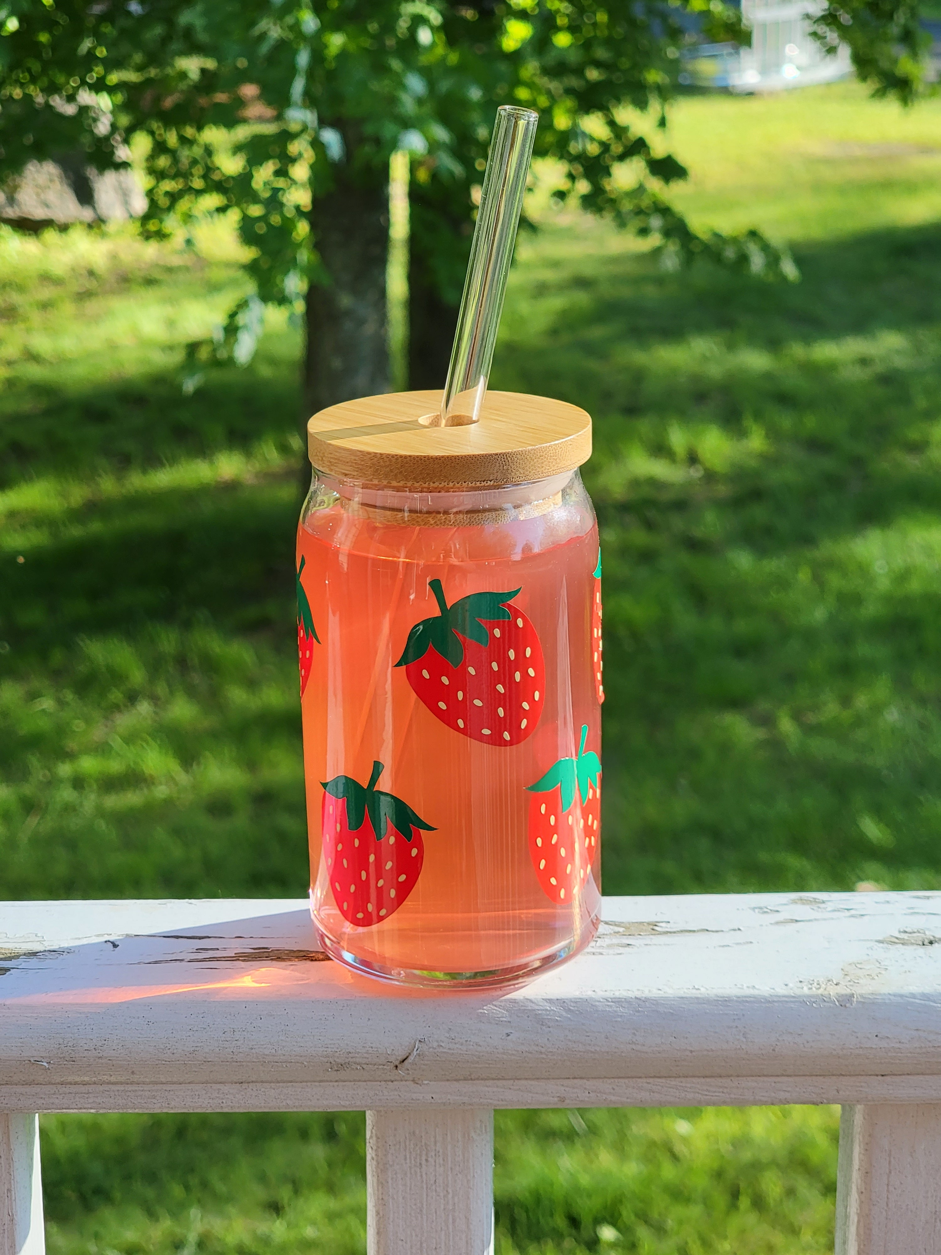 20oz Glass Cup With Bamboo Lid and Straw Strawberries 