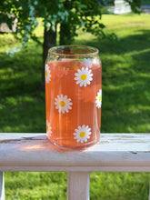 Load image into Gallery viewer, Daisy Flower Glass Can 16 or 20oz
